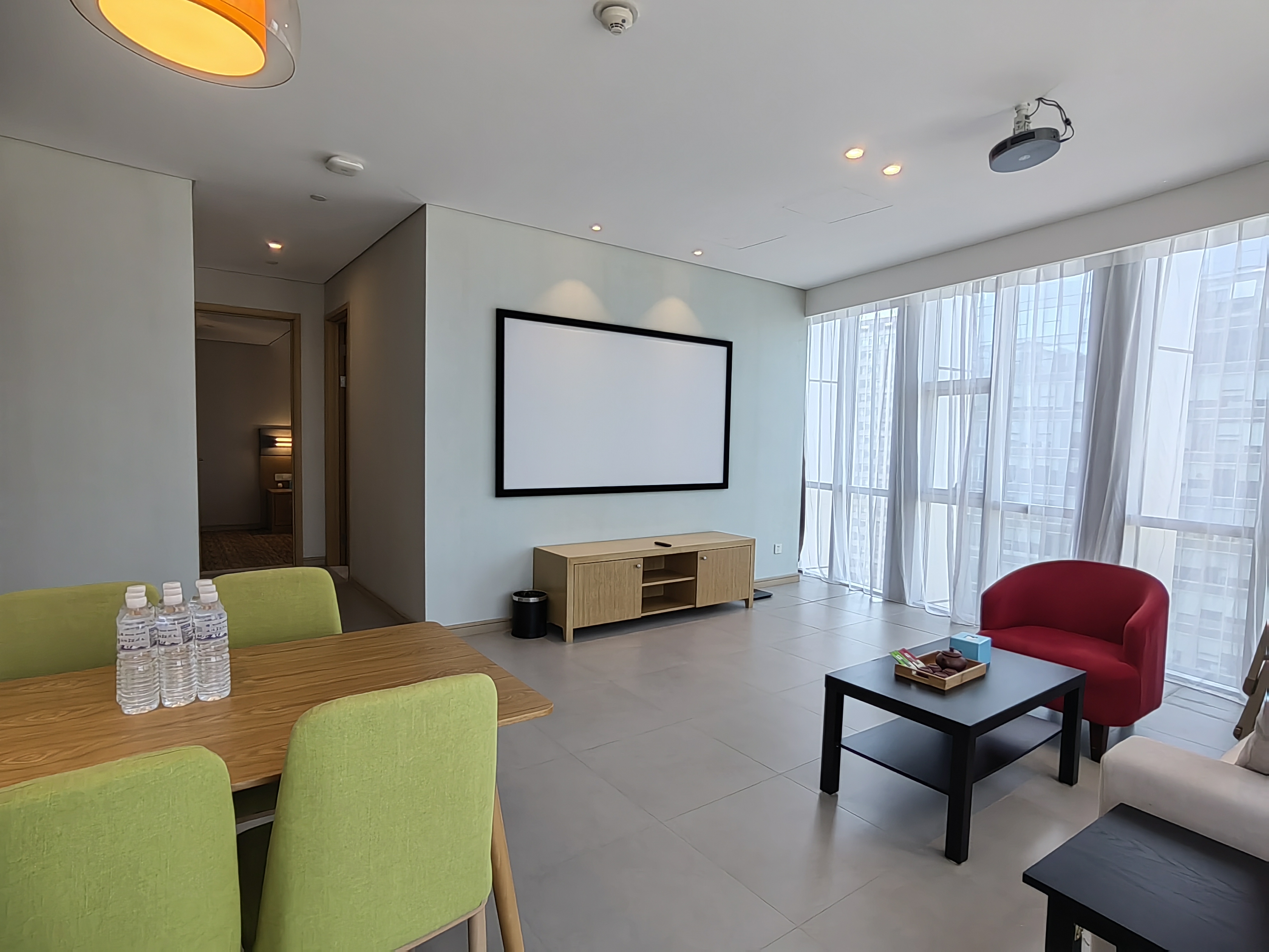 双卧套房（1张大床及1张双人床）