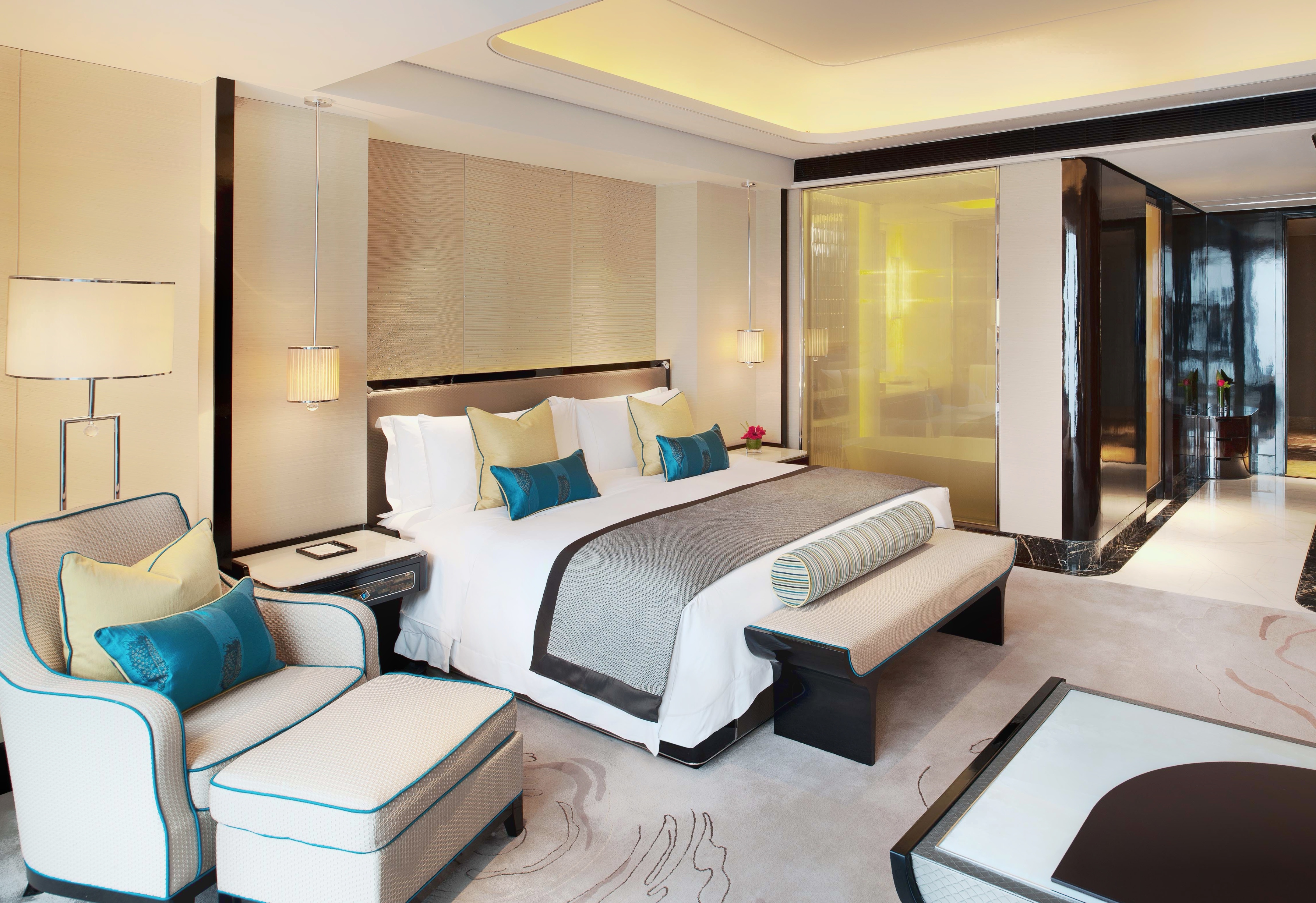 The St. Regis Shenzhen豪华城景大床房 ?纵览繁华都市日夜叠影?