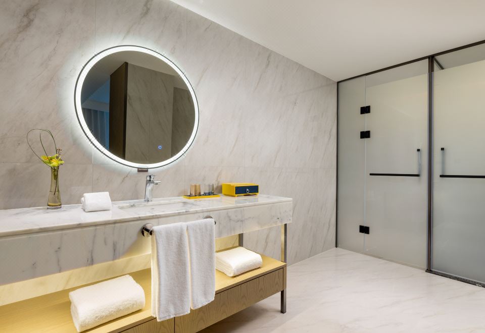 1 King Suite