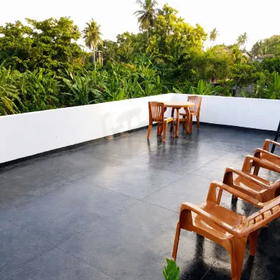 Tropical Suites - Airport Transit Residence Hotel dekat Pantai Negombo