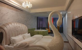 Xiangyin Swan Love E-sports Theme Hotel