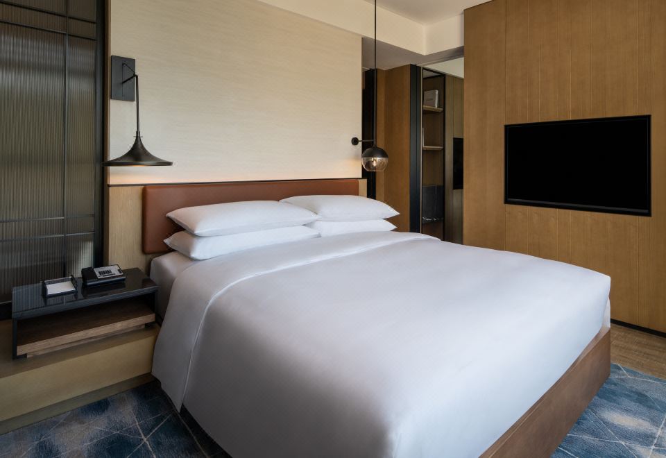 Sheraton Ningbo Xiangshan ResortStudio King Bed Mountain View Room