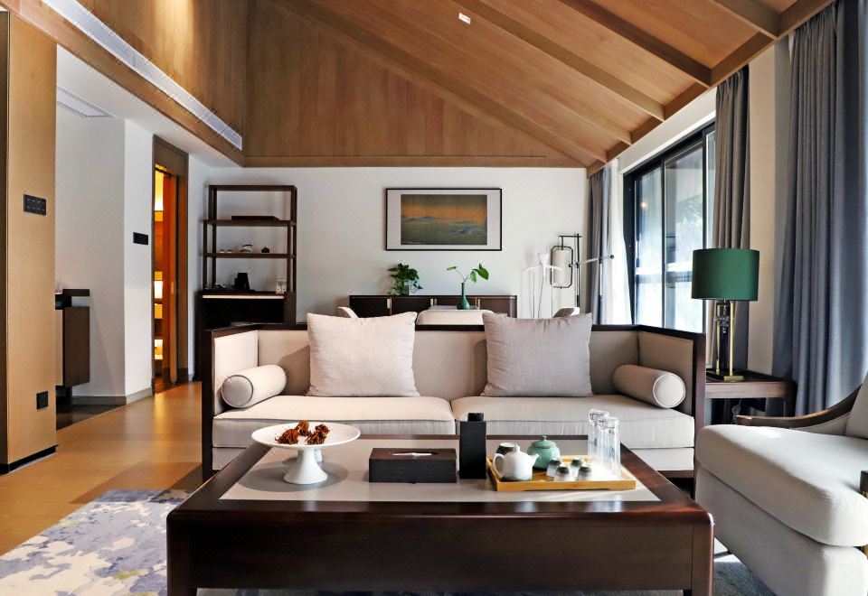 鳴泉山景行政套房