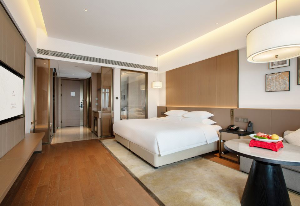 Maison New Century Hotel Hangzhou ZhelvDeluxe King Theme Room