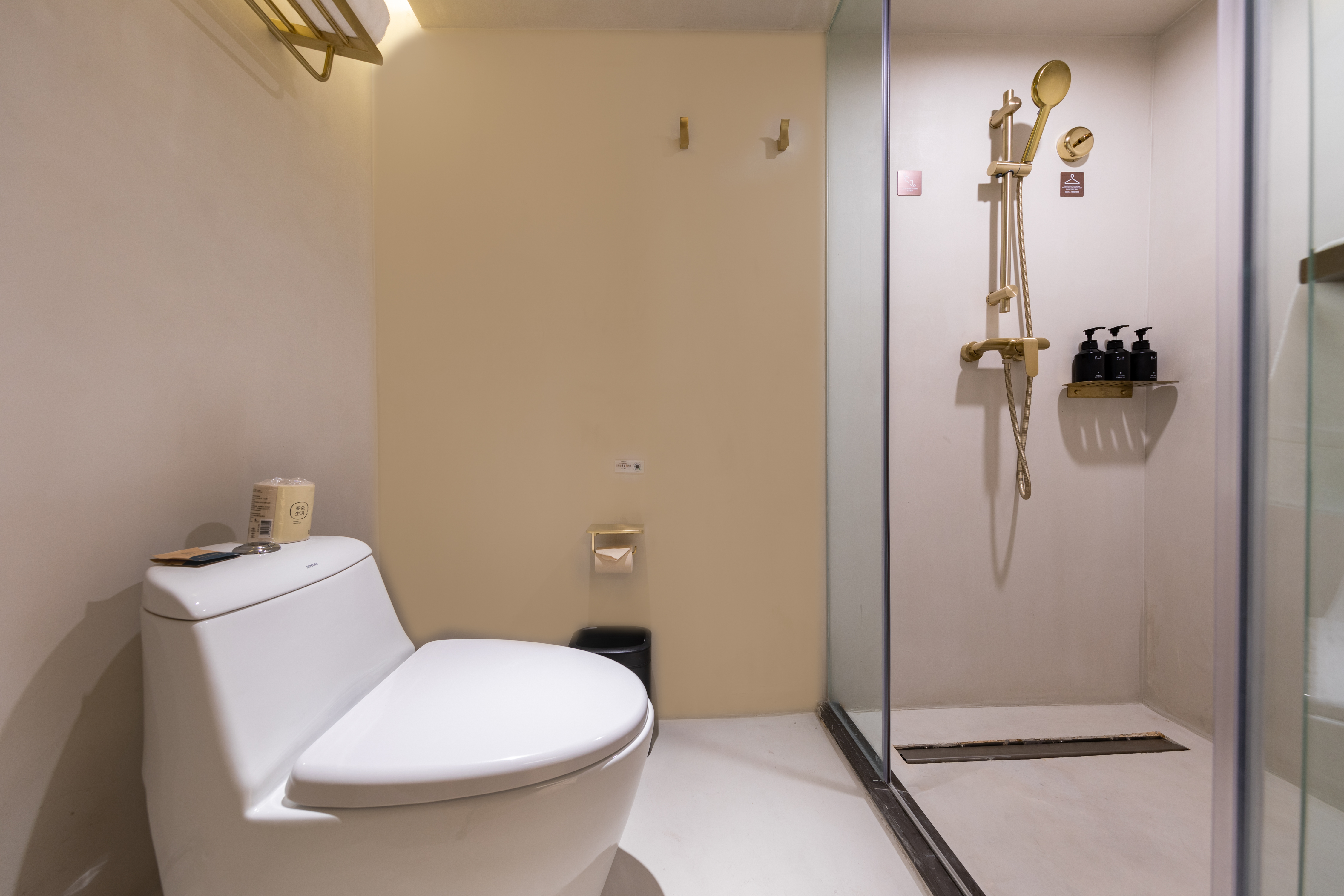 高级大床房（手机投屏+小冰箱）