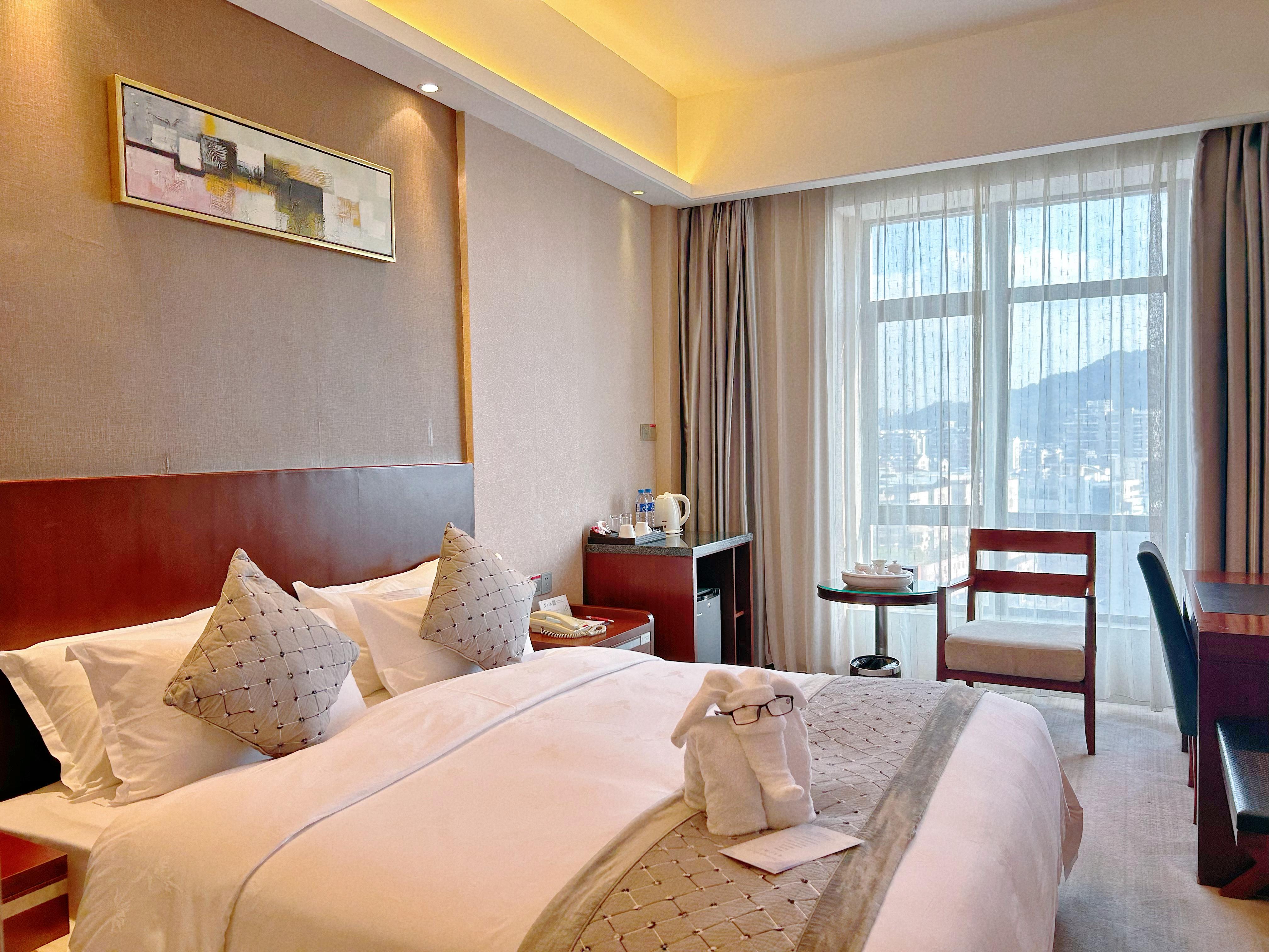 玲珑大床房（城市观景+慕斯床品）