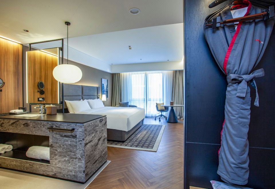 城际豪华房-大床（裸睡床品+澳洲精油洗护+柏林沙发）