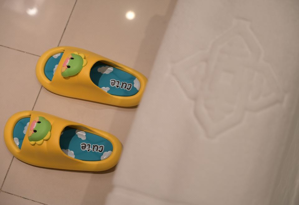 Jinling ResortLakeside Milk Dragon Theme Family Suite