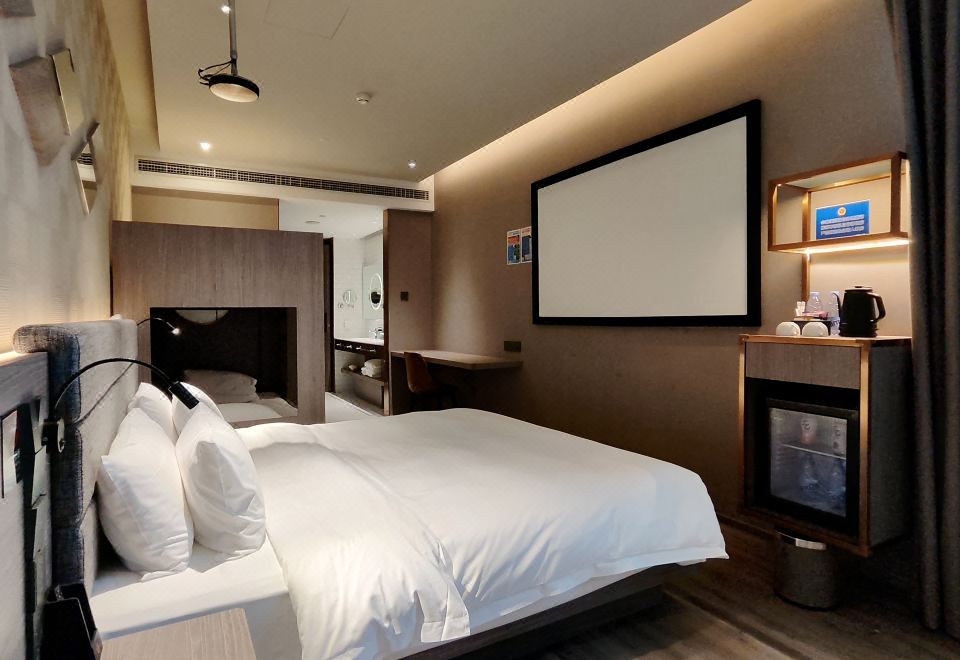 家庭房（加熱毛巾桿+小冰箱+智能鏡）