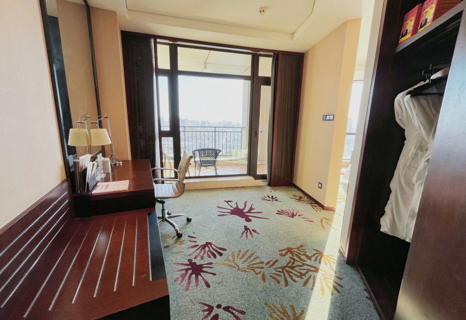 Queen Room With Balcony