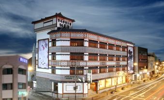 Jeonju Hanok Taejogung Hotel - Housity