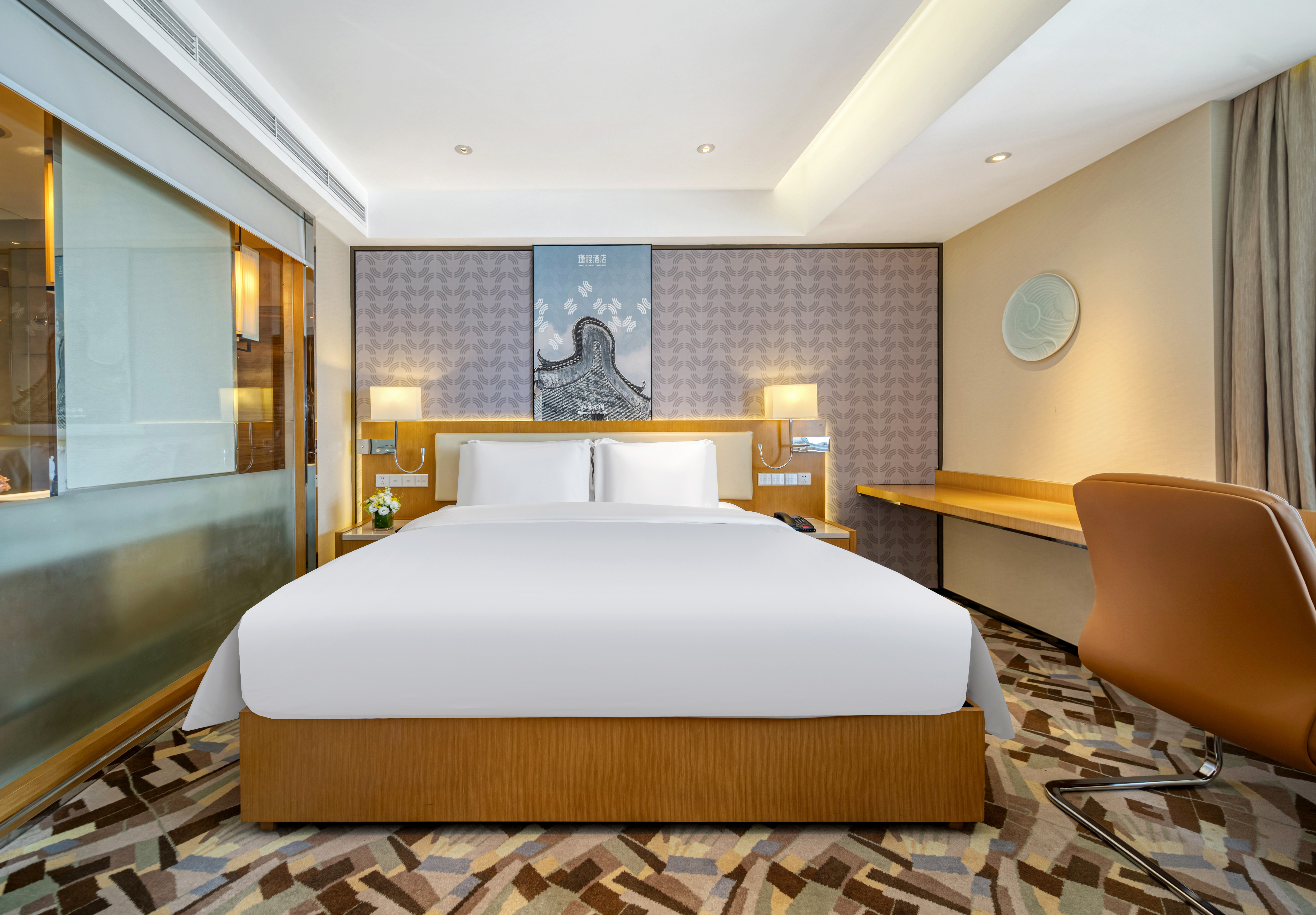 高级大床房（俯仰城景+零压护颈高低枕+防蟎亲肤布草）