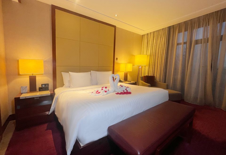 花瓣浴缸大床房