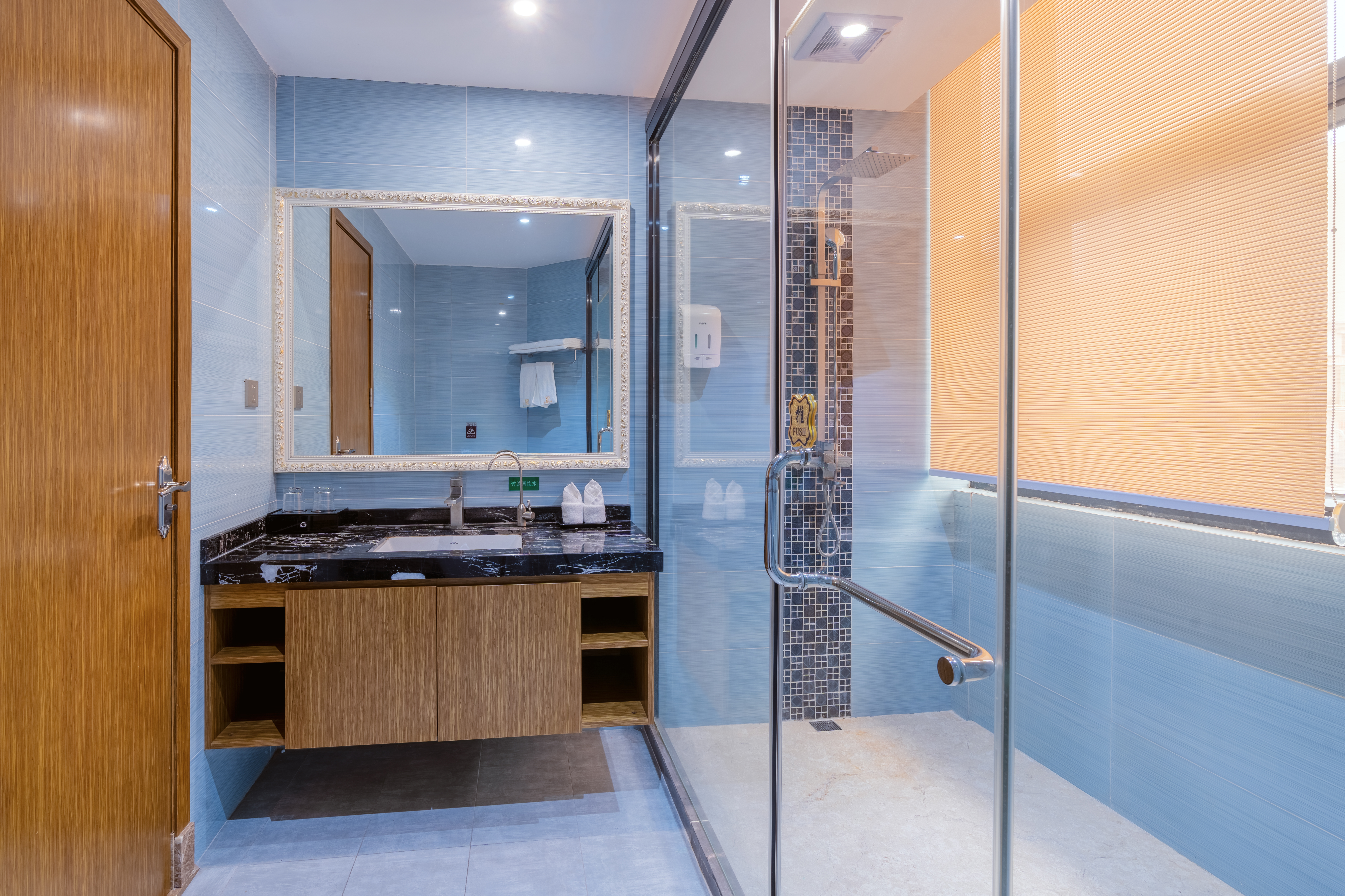 行政套房（小冰箱+保险柜+浴缸）