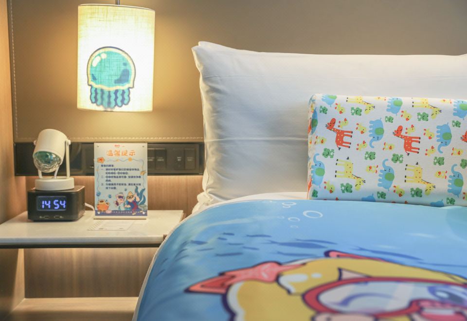The Meixi Lake, Changsha Marriott Executive ApartmentsKuya Pig Hero Themed Room (Double Beds)