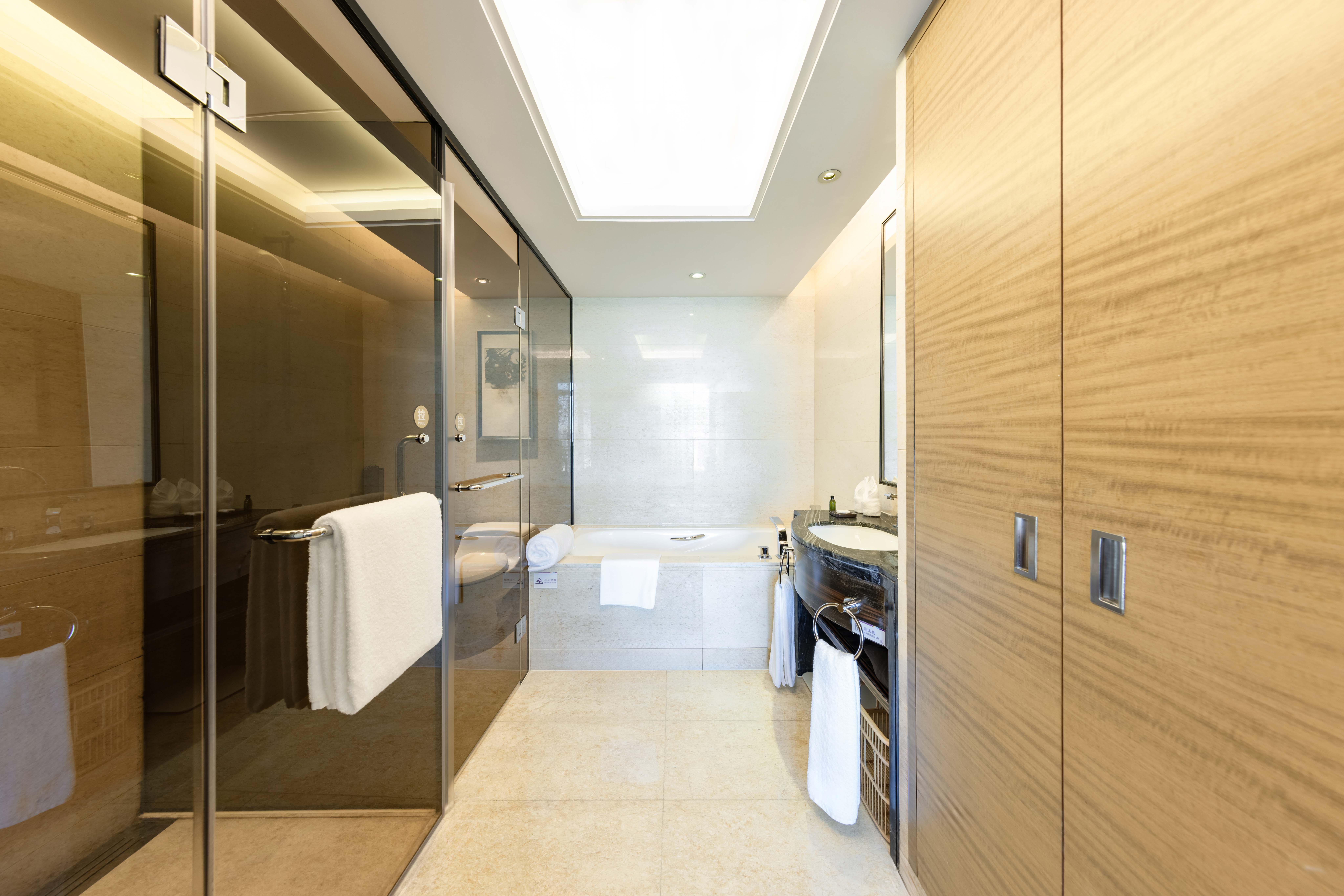 Shenzhen YANGBANGLANGYUE International HotelLongTan Garden View Queen Room