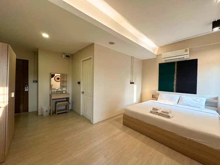 ห้องดีลักซ์ คิงไซส์ พร้อมห้องน้ำส่วนตัว