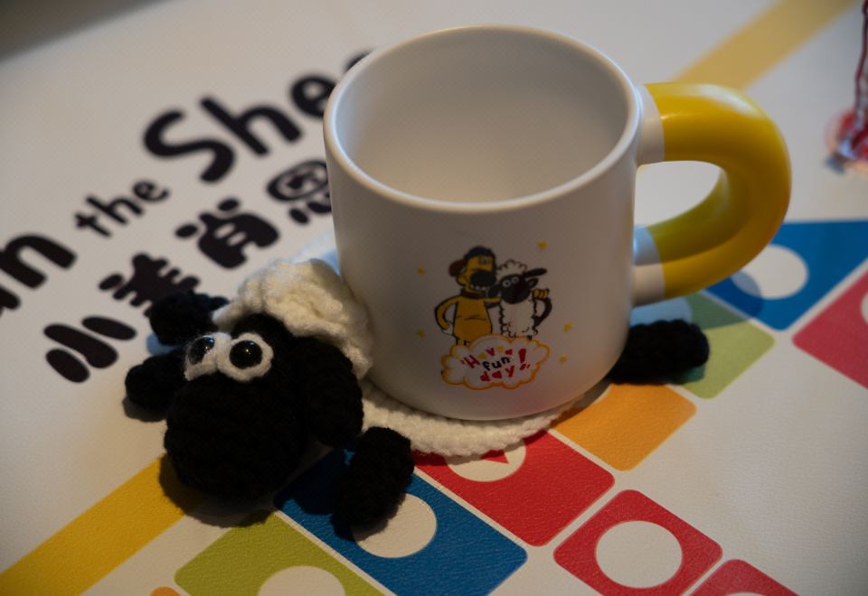 Jinmao Purelax Lijiang, The Unbound Collection By HYATTSHAUN THE SHEEP Happy Holiday Themed Hotel Rooms Twin Beds