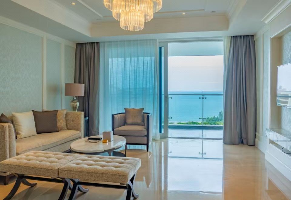 Wyndham Sanya BayPremier Ocean View Suite (3 King Rooms)