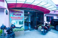 Tropical Place Hotel by RedDoorz Отели в г. 