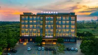 Xuwen Pineapple Hotel Hotels near Hai'angang
