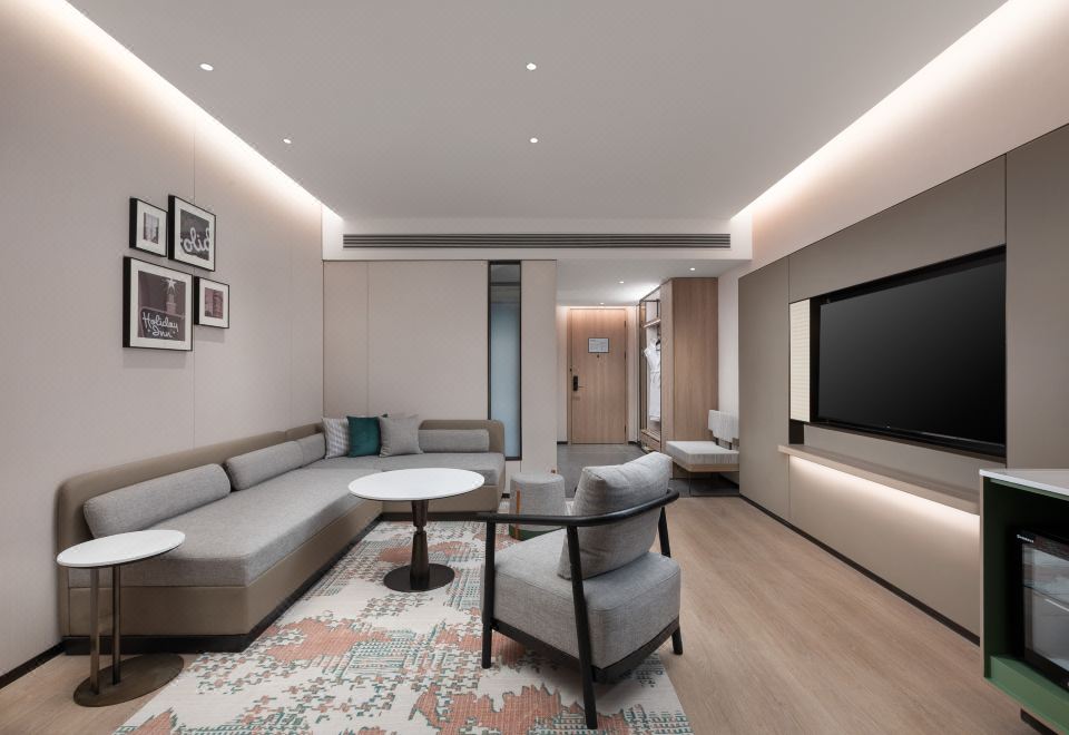 1 King Suite