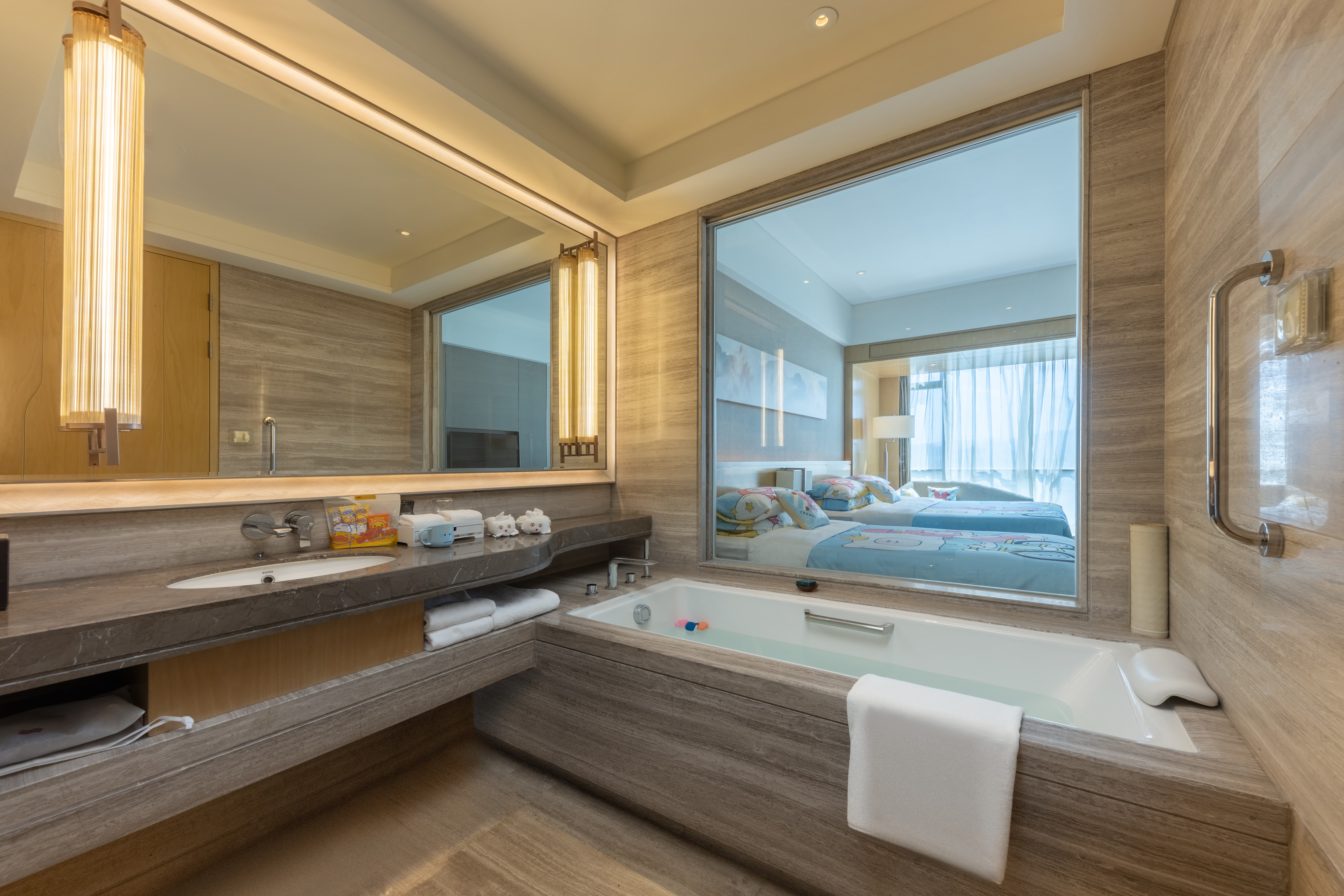 皇冠家族亲子房