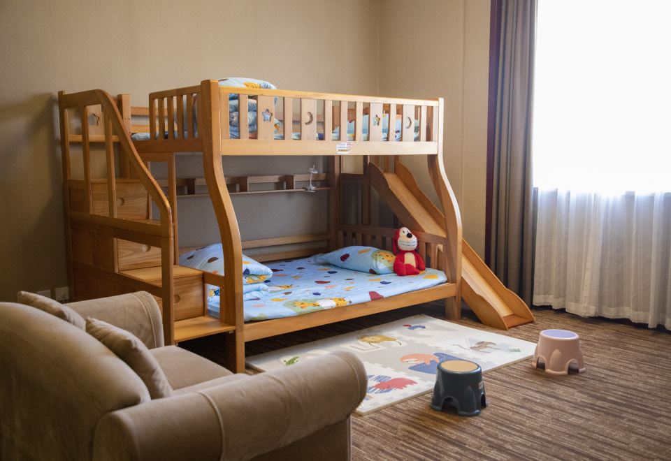 Qianmen Jianguo HotelFamily-friendly Family Room