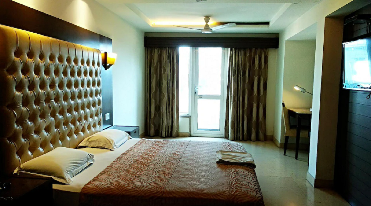 标准街景大床房