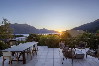 Lakeview Paradise: 3BR, Hot Tub, BBQ, Garden Hotels in 