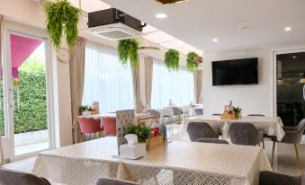 Christella Hotel Laemchabang - Housity