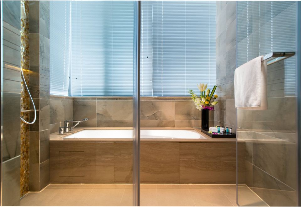 Oakwood Hotel & Residence SuzhouDeluxe 2-Bedroom Apartment Lake View