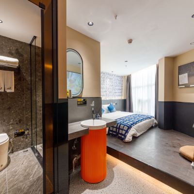 SUPER Cinema趣玩-陽光日式大床房『巨幕影音+騰訊VIP』 香蕉FUN飯店（景田地鐵站店）優惠