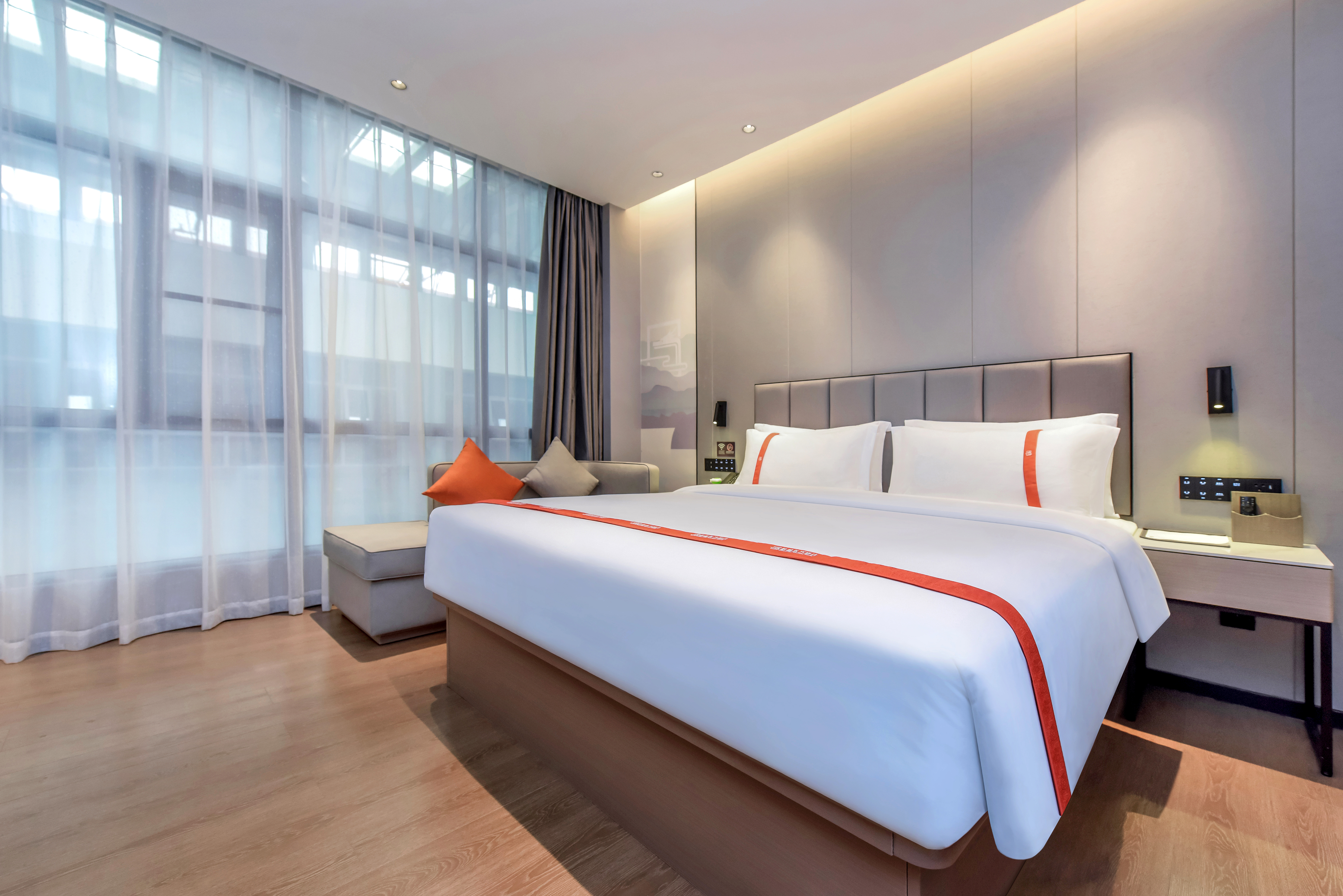 商务大床房（智能投屏+城市地标）