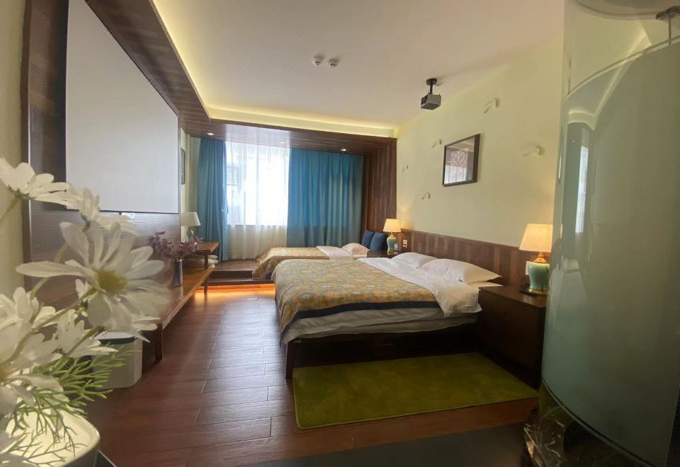 Foodie Guest House Featured Room (2 Beds) (Balcony)