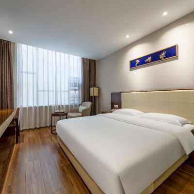 精緻大床房【明窗雅眠】 米爾頓精品飯店（深圳洪浪北地鐵站店）優惠