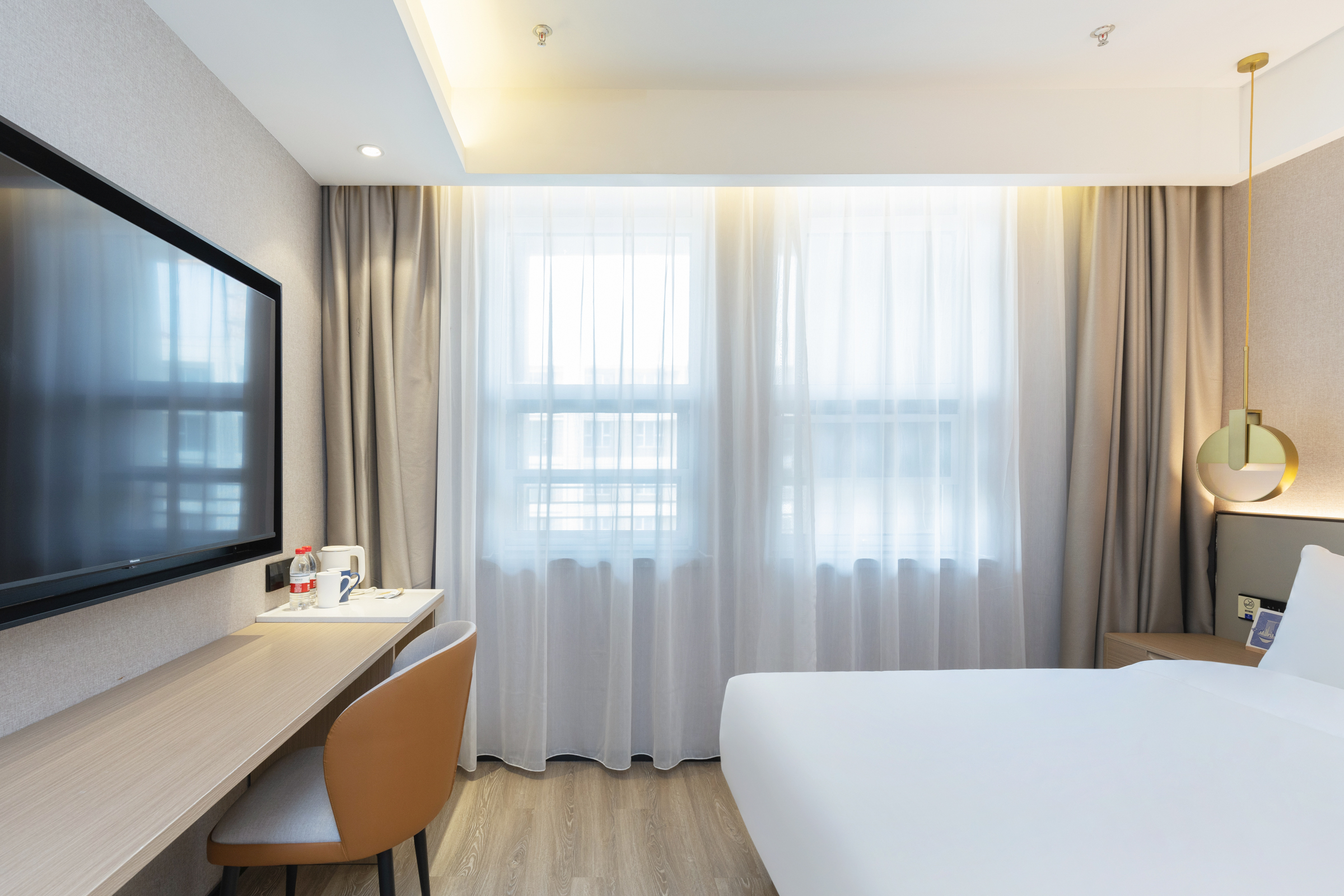 高级大床房A（可投屏55寸电视+喜临门床垫+自助洗衣）