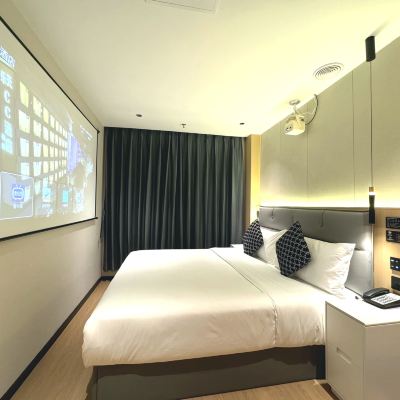 雅緻投影大床房​（好眠零壓床墊&4K巨幕投影&可投屏） 樂天假日飯店（珠海拱北口岸步行街店）優惠