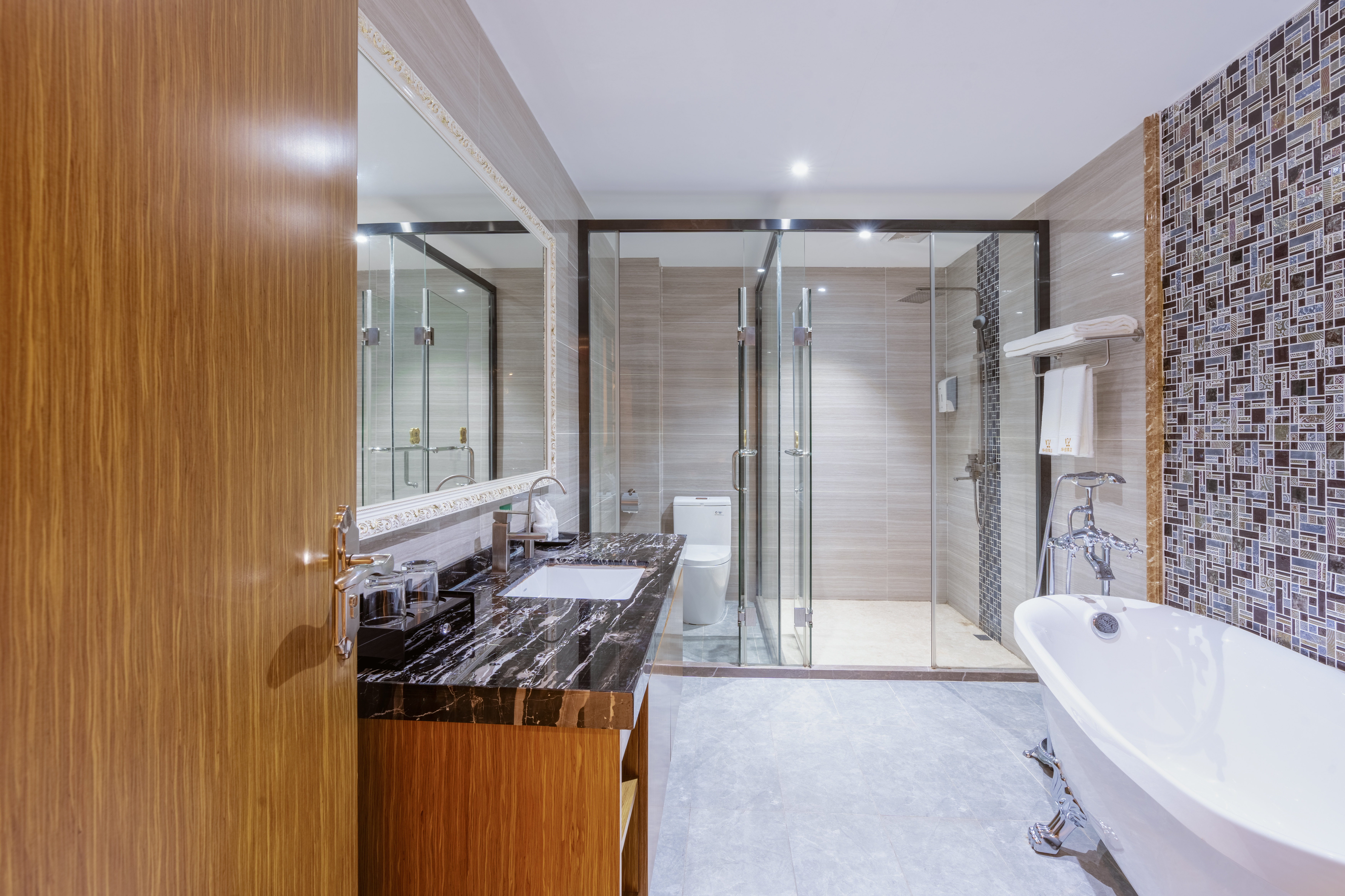 行政套房（小冰箱+保险柜+浴缸）