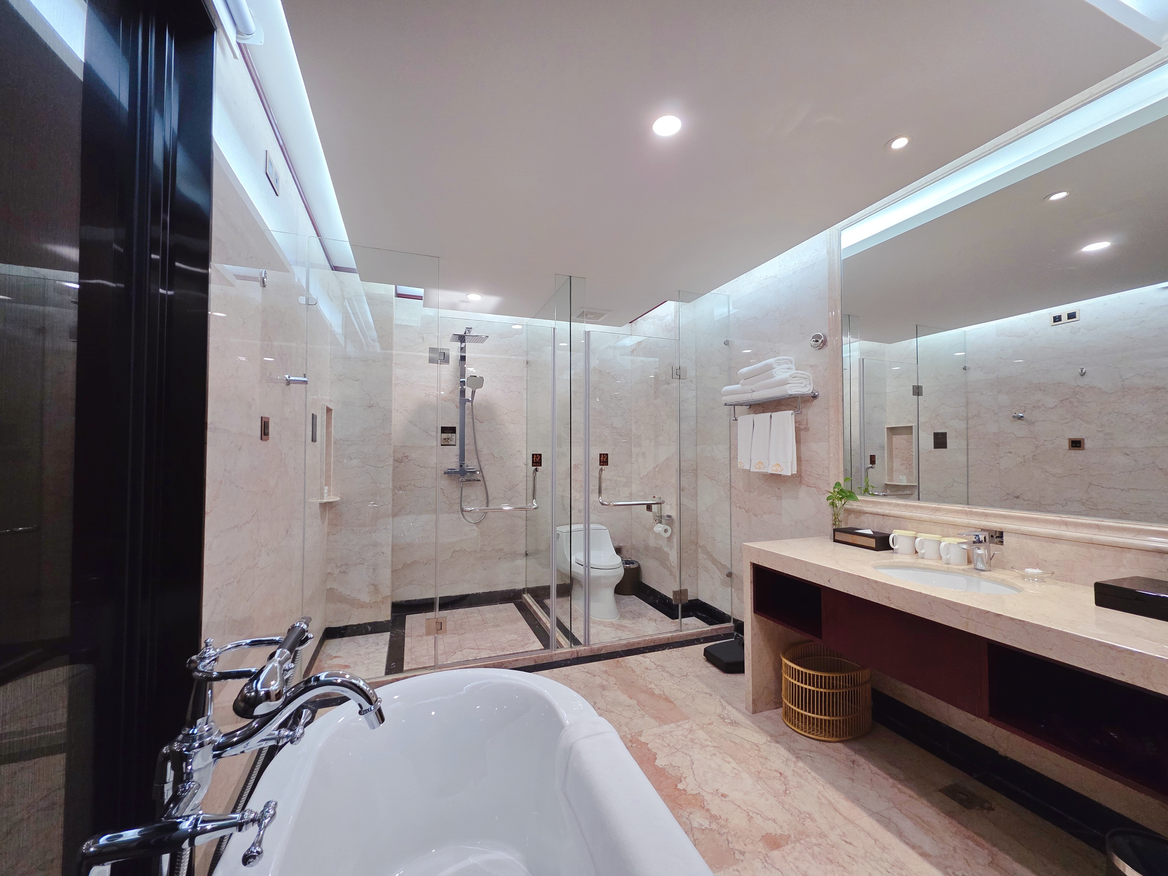 甄選行政大床房