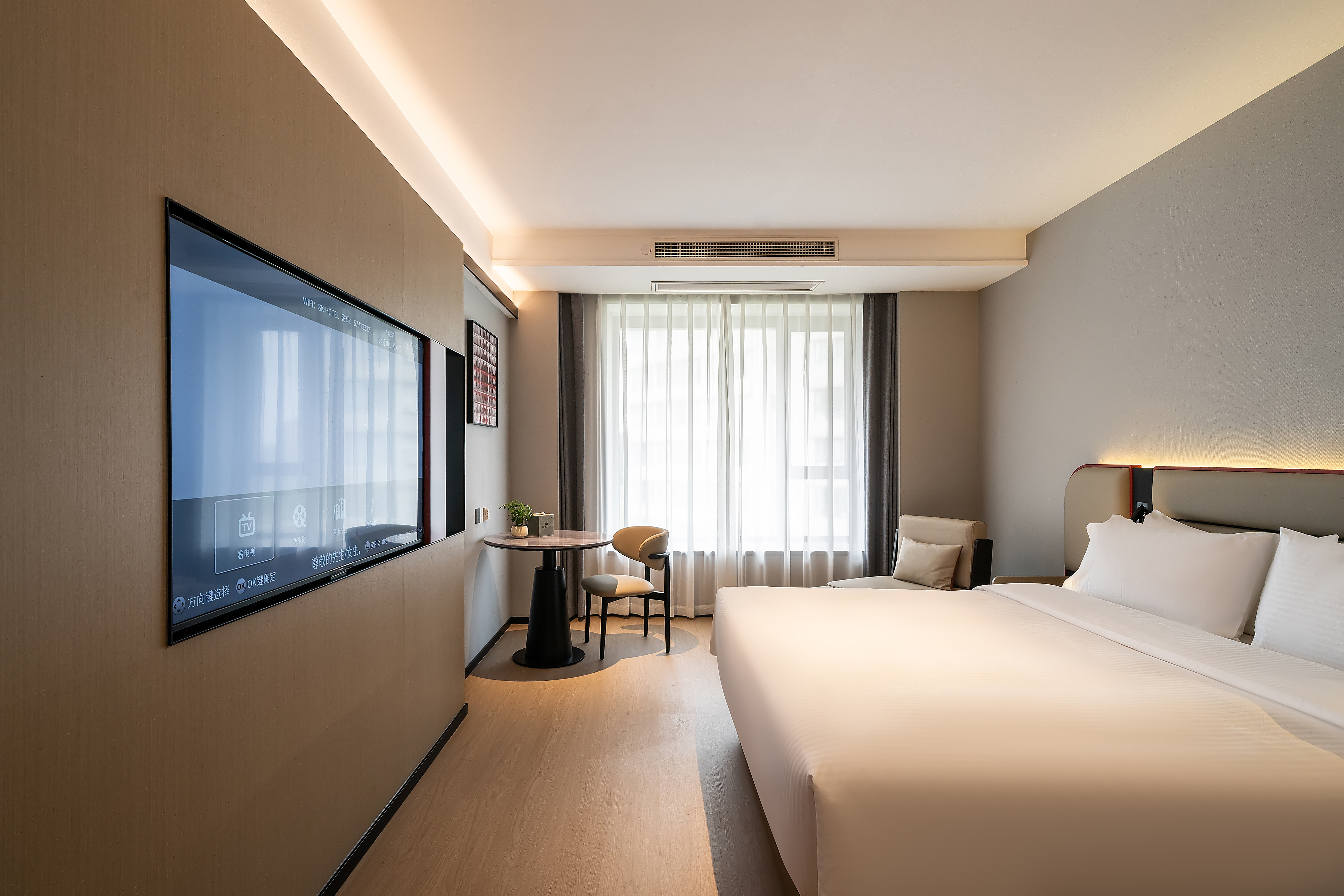 SKJIANSHEHOTELYUNLAN简逸高级大床房（智能语音客控+65寸高清电视）