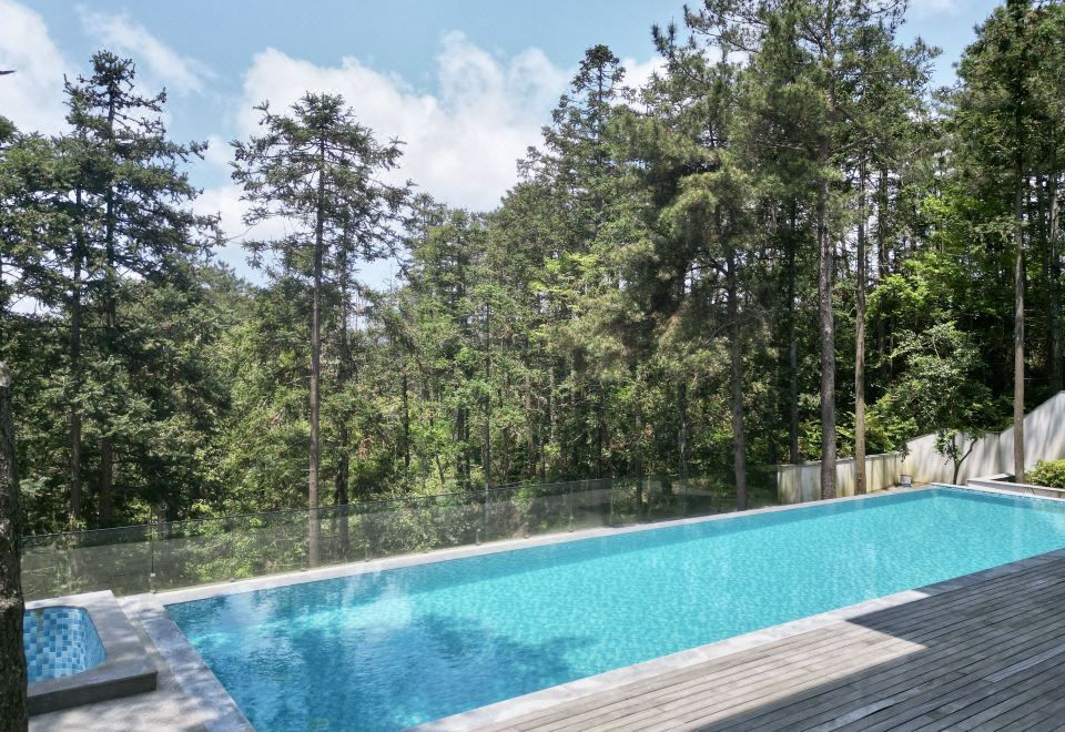 隐于松林五卧泳池别墅