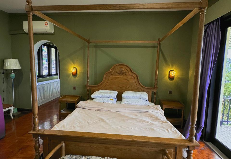 The SeaGreen Loft With Seaview Balcony