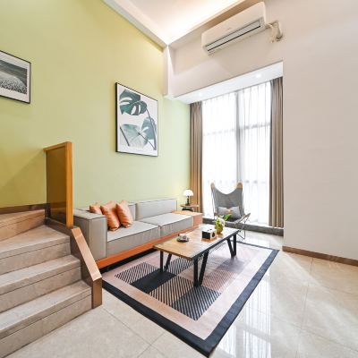 小蠻腰景觀複式大床房（高層落地窗+烘洗一體機） 麗途國際公寓（廣州珠江新城店）優惠