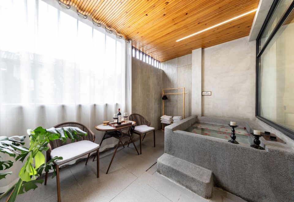 禧山Zephyr Springs｜花园私汤影院度假美宿（青城山高铁站店）Featured Large Room (2 Beds)