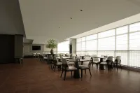 Lu'an Railway Station Xinghe Jiefang Square Atour Hotel