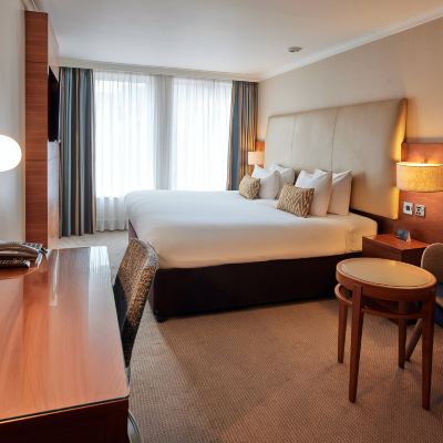 Deluxe King Room Thistle Trafalgar Square Promo Code