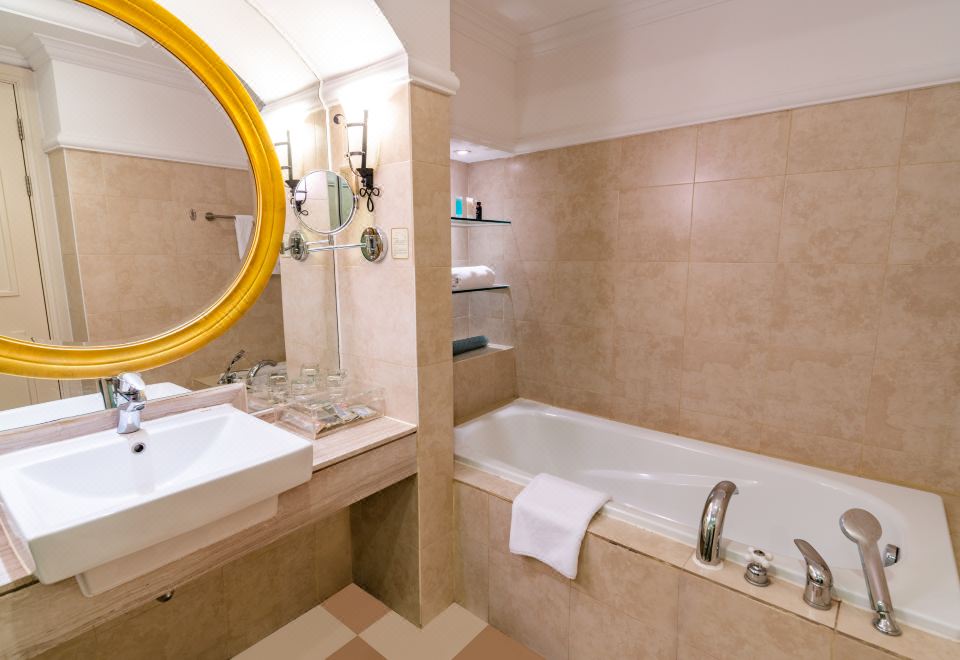 至尊海景日出大床房（独立观海阳台）