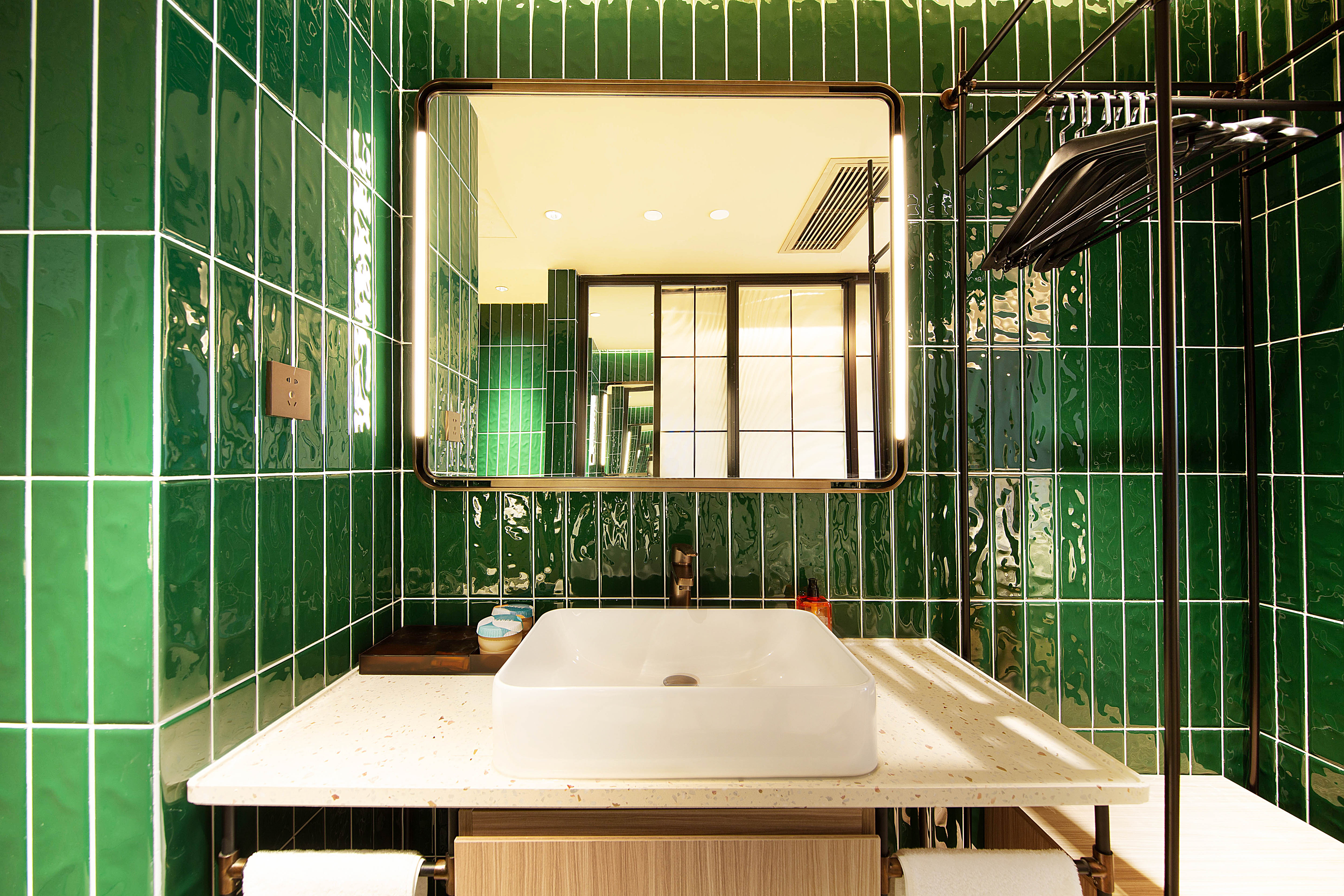 加州阳光高级大床房（65寸投屏|金可儿床垫|独立冰箱）