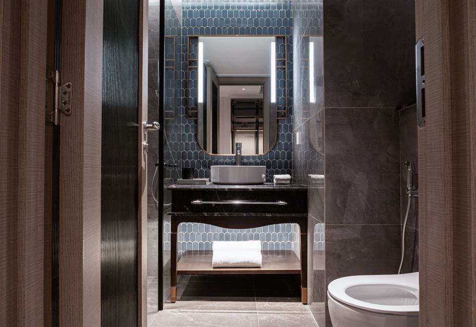 高級大床或雙床房（無窗）